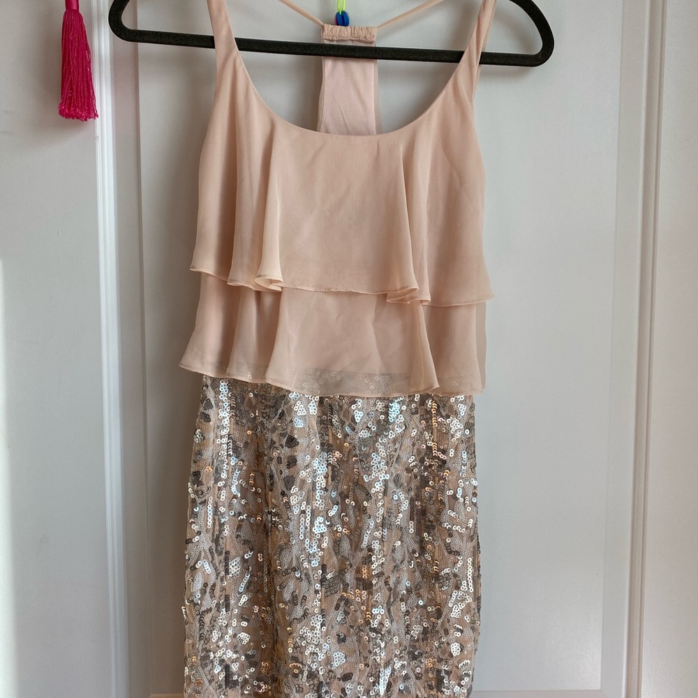 Dresses - Picture 7 of 16
